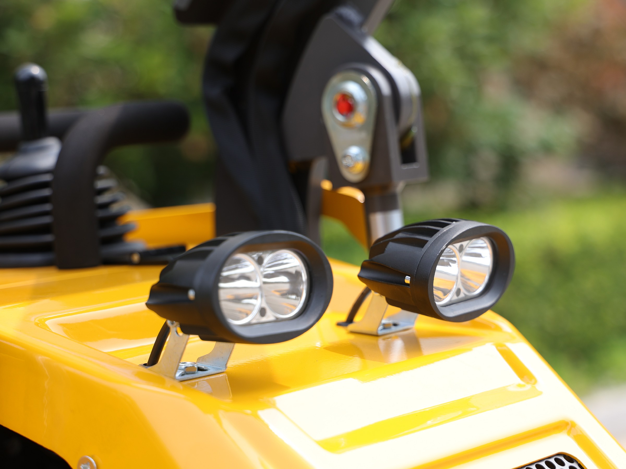 Close-up of the HY360W LED work lights mounted on the boom