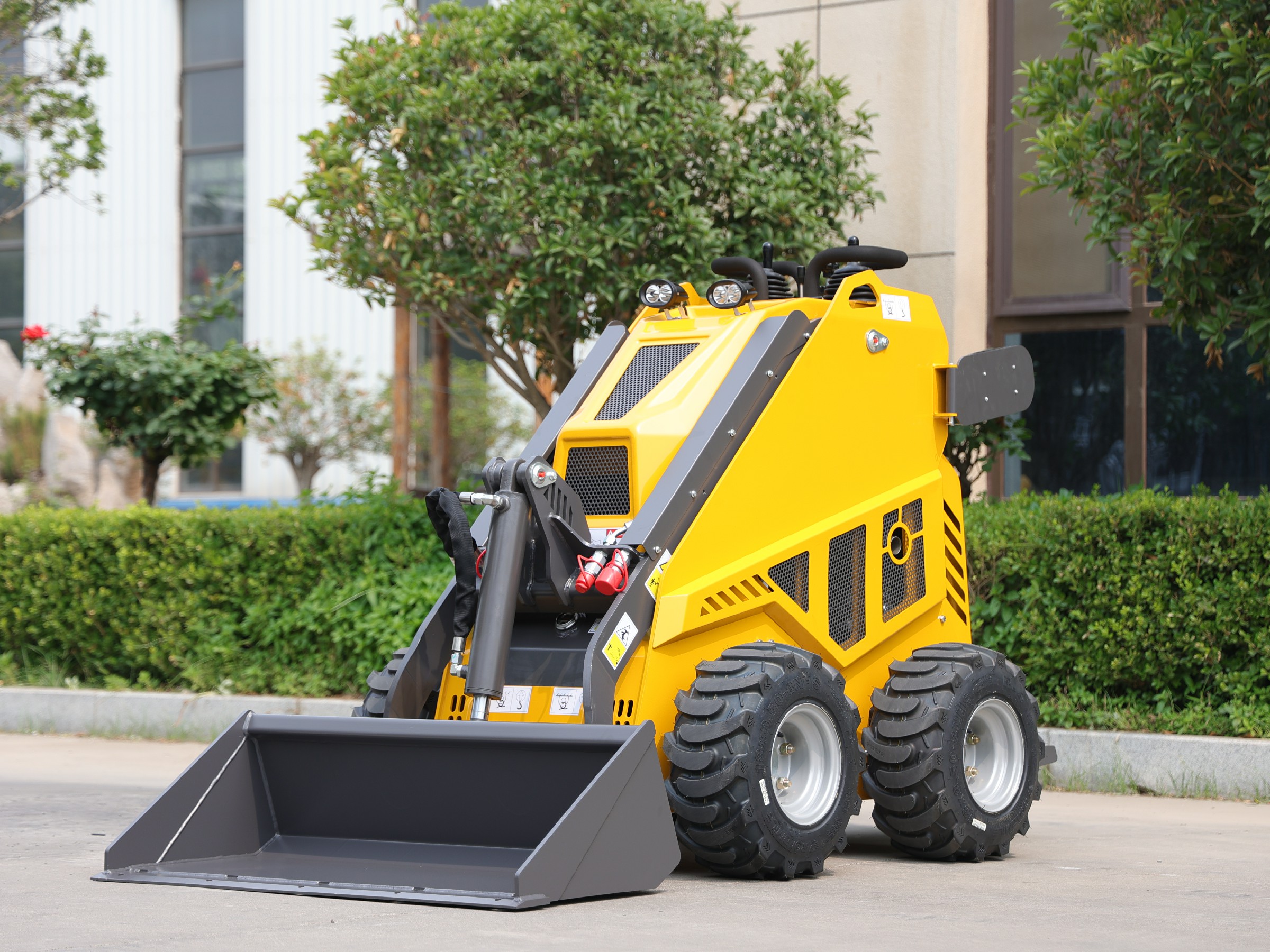 Huayee HY360W mini skid steer, three-quarter front view